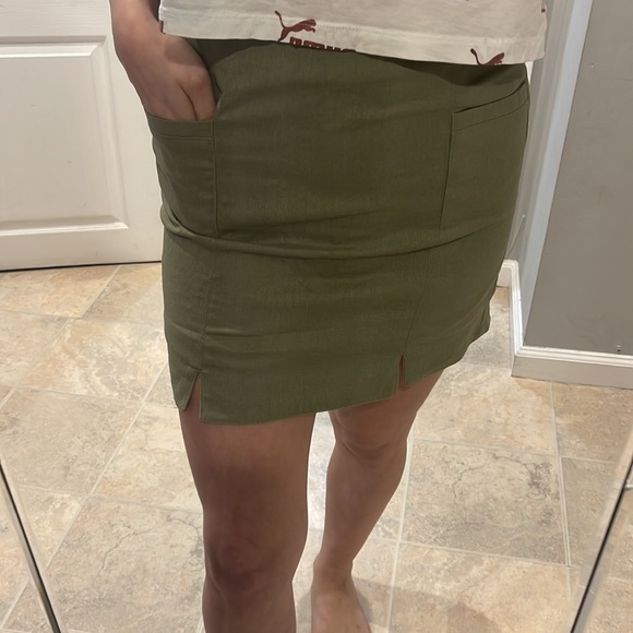Green skirt - Picture 4 of 8